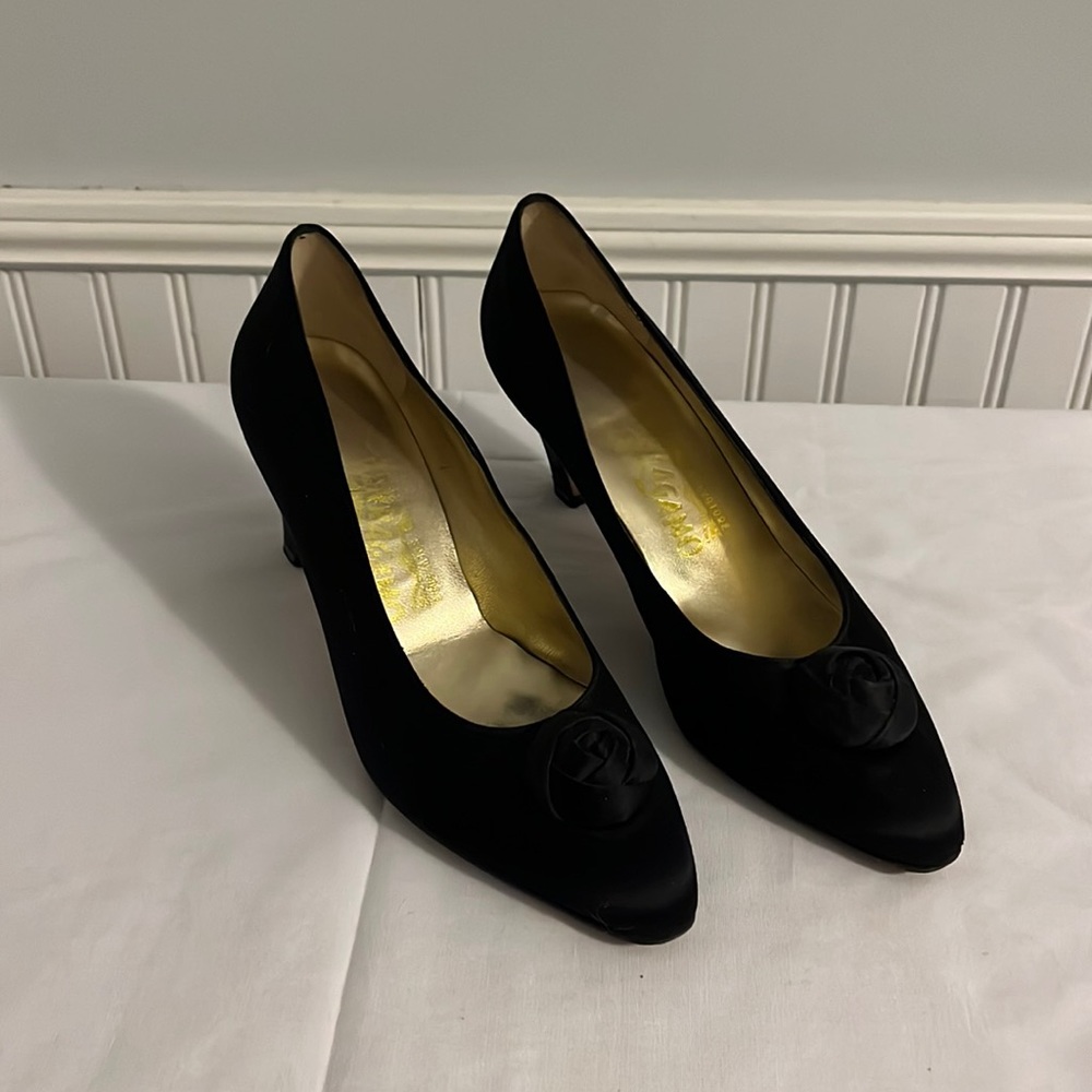 Salvatore Ferragamo Black Satin Rosette Pump Shoes Sz 8 AA
